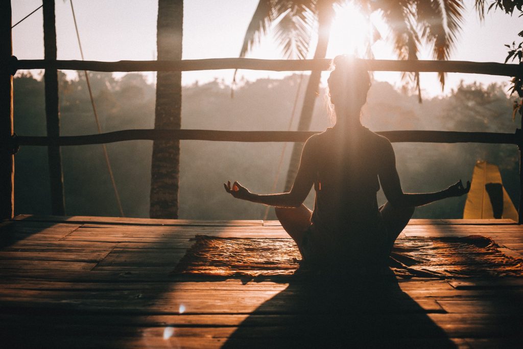 How do I choose a silent retreat?